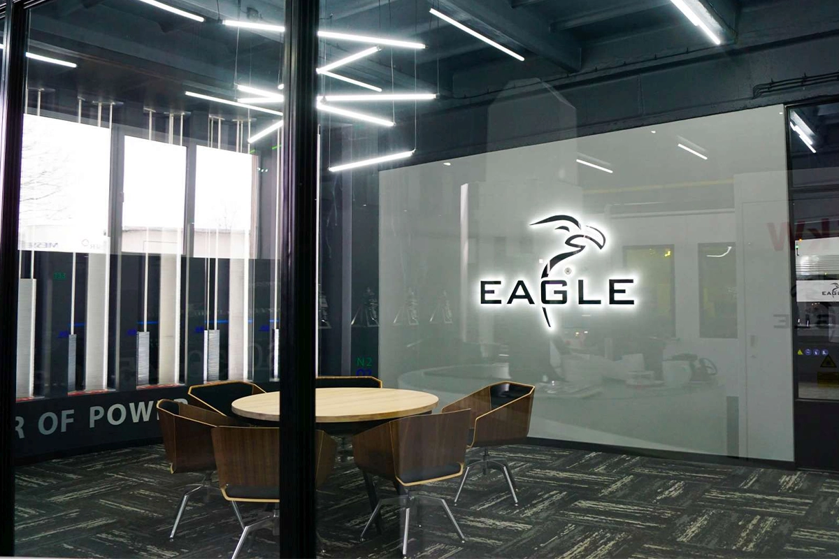 Sala de exposición en Polonia; Oficinas en Alemania